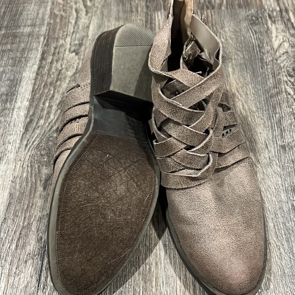 Booties - Picture 3 of 4